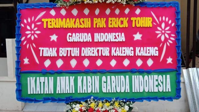 Foto karang bunga yang ditujukan kepada Menteri BUMN Erick Thohir terkait dengan kasus Garuda Indonesia. (Istimewa)