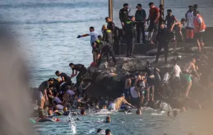 Teka-teki di Balik Gelombang Besar Migran ke Ceuta