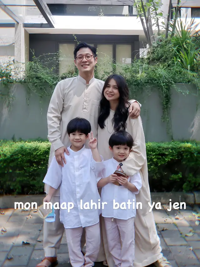Momen lebaran keluarga Putri Titian dan Junior Liem. (Foto: Instagram/putrititian)