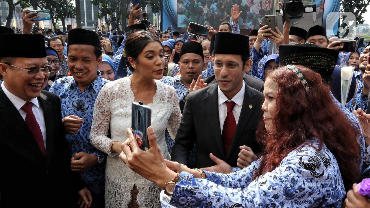 Menteri Nadiem Pimpin Upacara HUT ke-74 PGRI dan Hari Guru Nasional