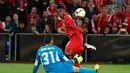 5. Striker Liverpool, Daniel Sturridge, melepaskan 29 tembakan dari dalam kotak penalti dan 8 diantaranya berbuah gol atau konversi keberhasilan 27,59 %. (AFP/Michael Buholzer)