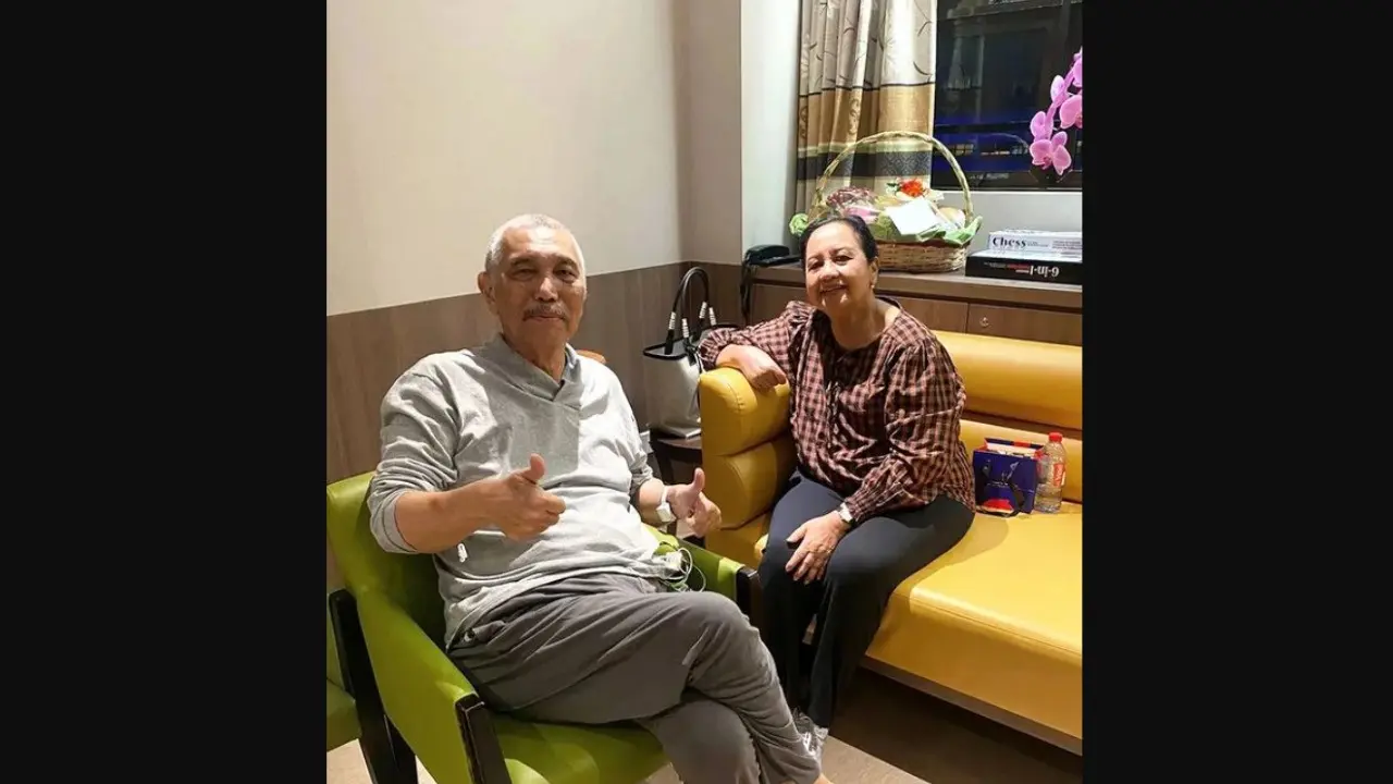 Menteri Koordinator dan Investasi atau Menko Marves Luhut Binsar Pandjaitan mengabarkan kondisi terkini yang saat ini masih dalam tahap pemulihan di salah satu Rumah Sakit (RS) di Singapura usai mengalami permasalahan kesehatan.