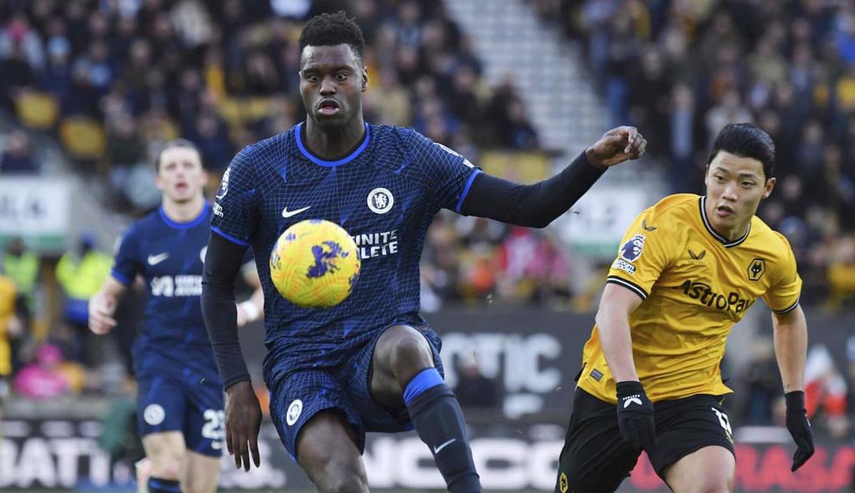 Benoit Badiashile tampil melempem saat melawan Wolverhampton Wanderers. Parahnya lagi dia berandil memberikan assist untuk gol kedua Wolves yang dicetak Doherty. (AP Photo/Rui Vieira)