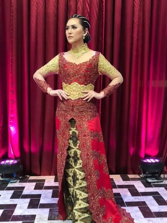6 Potret Happy Asmara Pakai Kebaya, Dipuji Makin Aggun