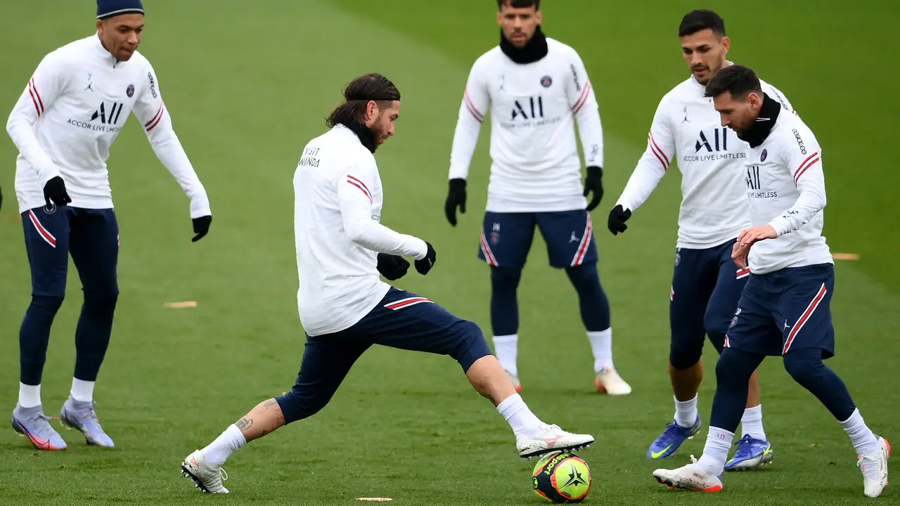 Foto: Dulu Musuh Bebuyutan, Kini Sergio Ramos Latihan Bareng Lionel Messi di PSG