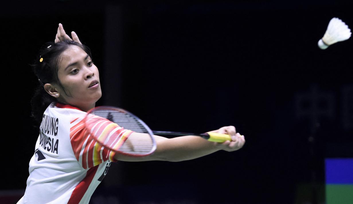 Dalam All England 2022 lalu, Gregoria Mariska Tunjung yang kini menghuni peringkat ke-28 BWF ini langsung kandas di babak pertama (16/3/2022). Ia menyerah dalam laga 2 game dari unggulan ke-4 asal Korea Selatan, An Se-young dengan skor 16-21, 4-21. (AFP/Wang Zhao)