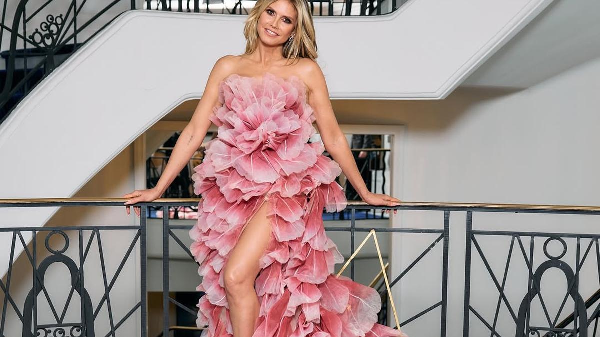 Tak Peduli Aturan, Heidi Klum Kenakan Gaun Pink Bervolume di Festival Film Cannes 2025