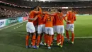 Para pemain Belanda merayakan gol mereka ke gawang Irlandia Utara pada laga kualifikasi Euro 2020 di Rotterdam, Belanda, Kamis (10/10/2019). Belanda menang 3-1 dengan dua gol di antaranya dicetak Memphis Depay. (Maurice van STEEN/ANP/AFP)