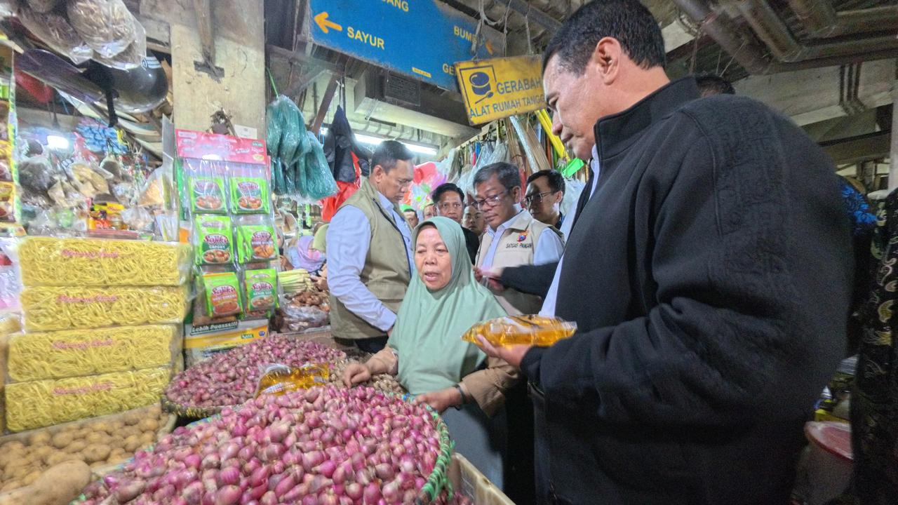 Sidak Pasar Jelang Nataru, Mentan Amran: Mayoritas Harga Pangan Stabil dan di Bawah HET