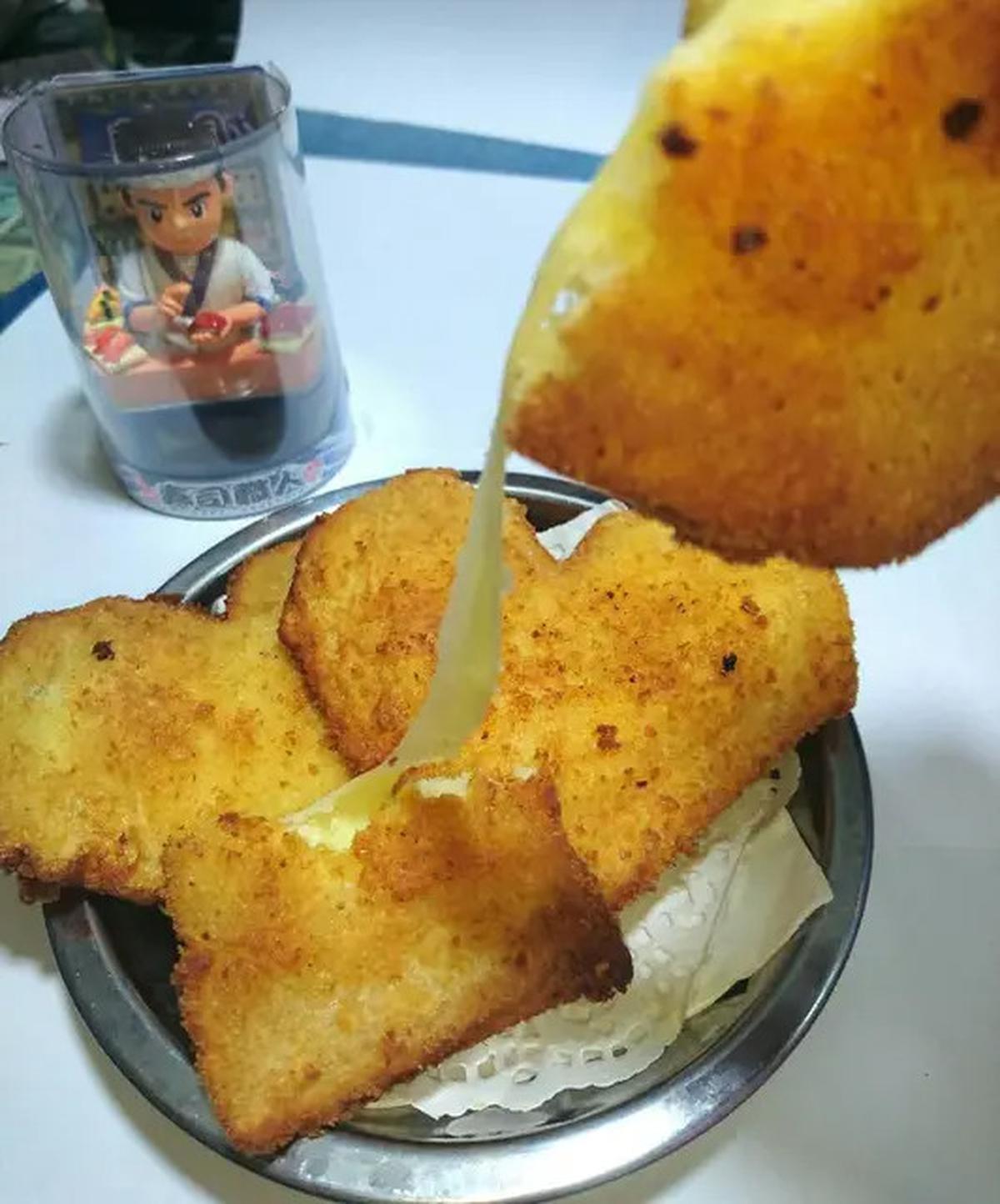 Ilustrasi Roti Goreng Mozarela