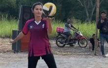Aksinya Curi Perhatian Netizen, 8 Foto Bella Bonita Saat Main Voli di Kampung Halaman Denny Caknan