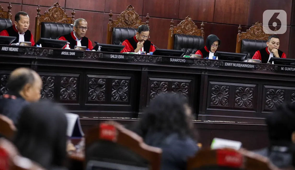 Dharma Oeratmangun juga meminta MK menolak permohonan para pemohon untuk seluruhnya atau menyatakan permohonan tidak dapat diterima. (Liputan6.com/Herman Zakharia)
