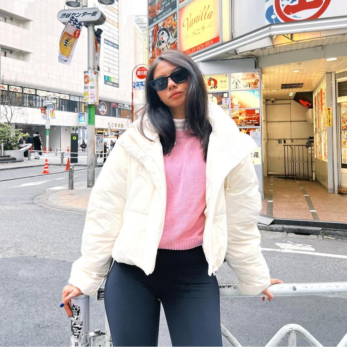 Super Kasual dan Stylish, Intip Gaya OOTD Yuki Kato Saat Liburan di Luar Negeri saat Musim Dingin,