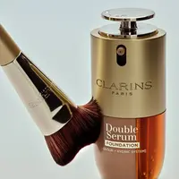 Saat skincare dan kosmetik terkemas dalam inovasi terkini dari Clarins.