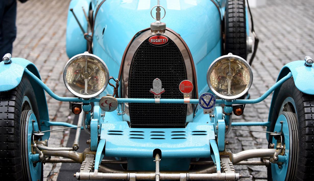 Mobil antik Bugatti T37A buatan tahun 1928 dalam acara Japan Classic Automobile 2016 di Tokyo, Minggu (4/3). 32 mobil antik keluaran tahun lawas dipamerkan. (AFP/Toshifumi Kitamura)