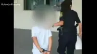 Sebuah video yang merekam seorang anak laki-laku berusia 7 tahun dan diborgol oleh polisi, memicu kemarahan warga