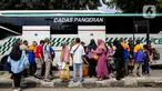 Pemudik arus balik Lebaran Idul Fitri 2023 tiba dengan bus di Terminal Kampung Rambutan, Jakarta Timur, Selasa (25/4/2023). Kedatangan pemudik meningkat dua kali lipat berkisar dua ribu per hari yang didominasi dari Jawa Tengah dan Jawa Barat. (Liputan6.com/Faizal Fanani)