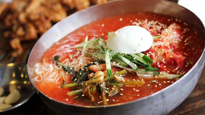 Menikmati Pedasnya Hidangan Korea di Solo