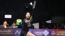 <p>Pebulu tangkis tunggal putri Indonesia, Ester Nurumi Tri Wardoyo berusaha mengembalikan bola saat menghadapi wakil Jepang, Nozomi Okuhara pada laga babak 32 besar Indonesia Open 2024 di Istora Senayan, Jakarta, Selasa (4/6/2024). Ester Nurumi Tri Wardoyo menang dua game langsung 21-17, 21-16. (Bola.com/M Iqbal Ichsan)</p>