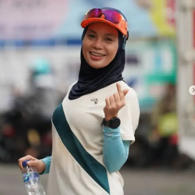 Istri Ganjar Pranowo, Siti Atikoh Supriyanti yang sering tampil sporty dan stylish