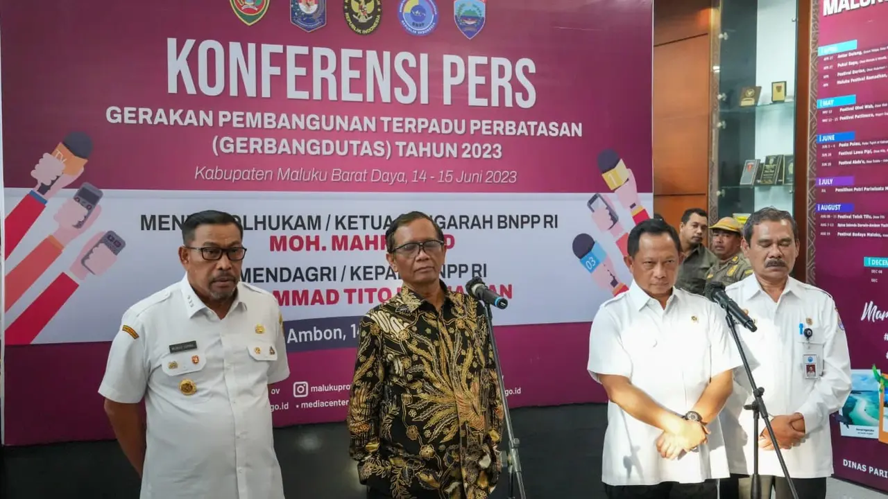 Menko Polhukam, Mahfud Md memastikan pembangunan dan pengembangan akses telekomunikasi ke daerah pedalaman dan Pulau-Pulau Kecil Terluar (PPKT) terus berjalan semaksimal mungkin.