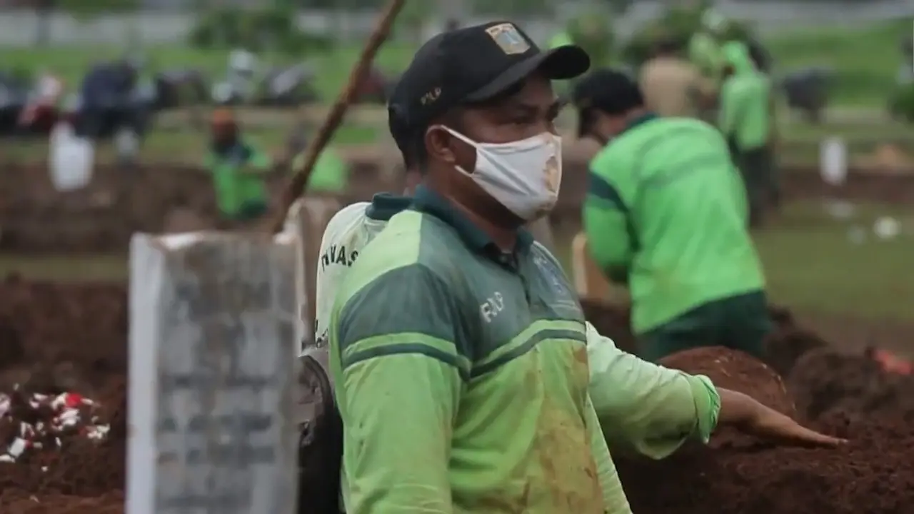 Penggali Kubur Jenazah Covid-19 Agus Susanto