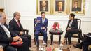 Menteri Luar Negeri RI, Retno Marsudi berbincang dengan Menteri Luar Negeri Maroko, Nasser Bourita di kantor Kemenlu, Jakarta, Senin (28/10/2019). Pertemuan tersebut membahas hubungan bilateral antara kedua negara. (Liputan6.com/Faizal Fanani)