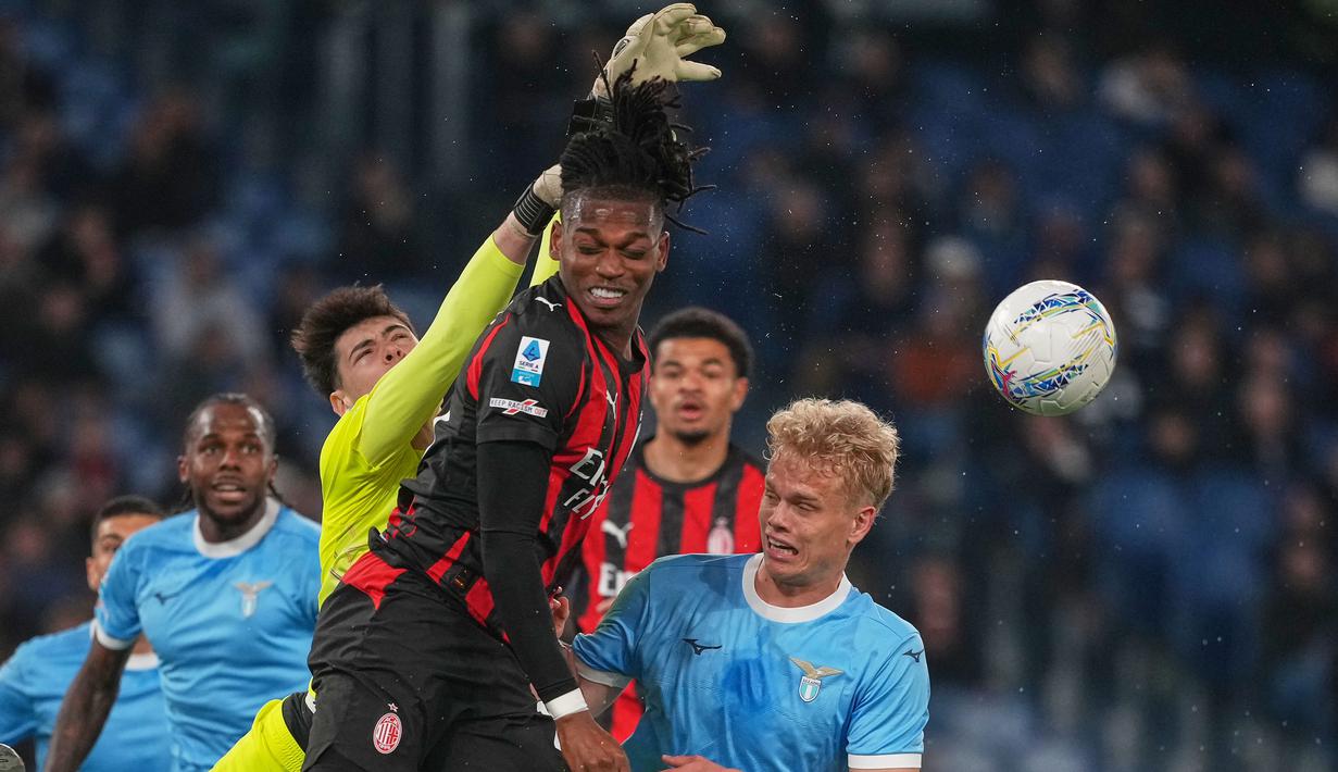 Rafael Leao digantikan oleh Niclas Fullkrug oada menit ke-67 ketika AC Milan tertinggal 0-1 dari tuan rumah Lazio. (AFP/Alberto Pizzoli)