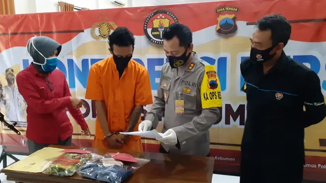 Polisi menangkap seorang pria yang diduga merudapaksa gadis belia, di Kebumen. (Foto: Liputan6.com/Humas Polres Kebumen)