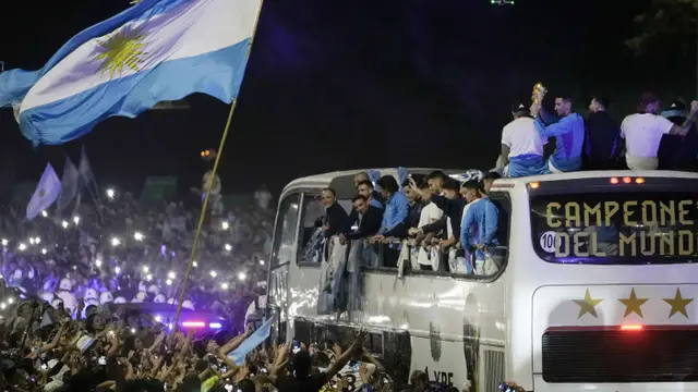 Foto: Melihat Lautan Manusia saat Timnas Argentina Gelar Parade Juara Piala Dunia