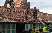 Polisi Sigap Bantu Korban Puting Beliung Pati, Puluhan Rumah Rusak