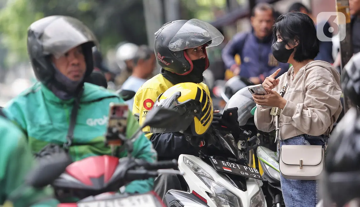 Sebelumnya, diberitakan bahwa pemerintah melalui Kementerian Perhubungan (Kemenhub) berencana menaikkan tarif ojek online (ojol) atau daring sebesar 8 hingga 15 persen. (Liputan6.com/Angga Yuniar)