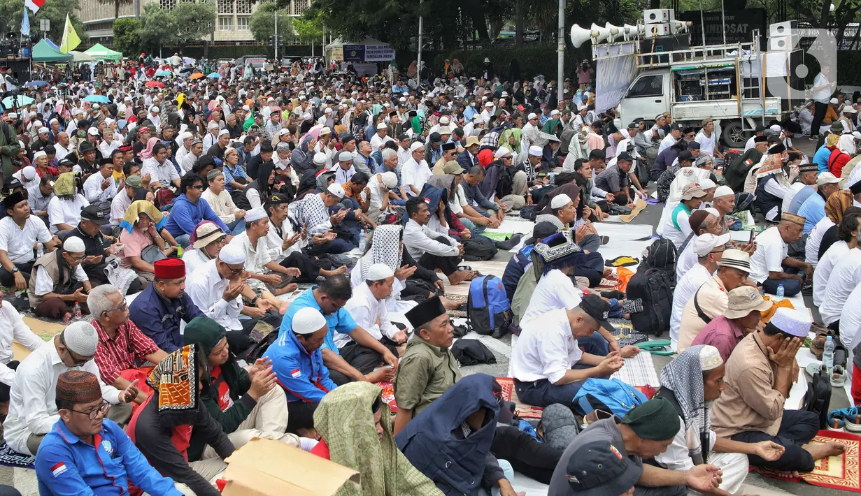 Demo digelar jelang putusan MK soal gugatan Pilpres 2024 yang akan dibacakan pada Senin, 22 April mendatang. (Liputan6.com/Angga Yuniar)