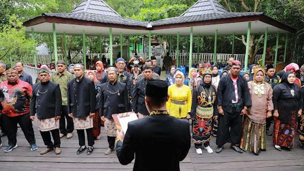 Wakil Wali Kota Bontang, Agus Haris, hadir dalam pelantikan dan pengukuhan pengurus Rukun Tetangga (RT) se-Kelurahan Berbas Pantai