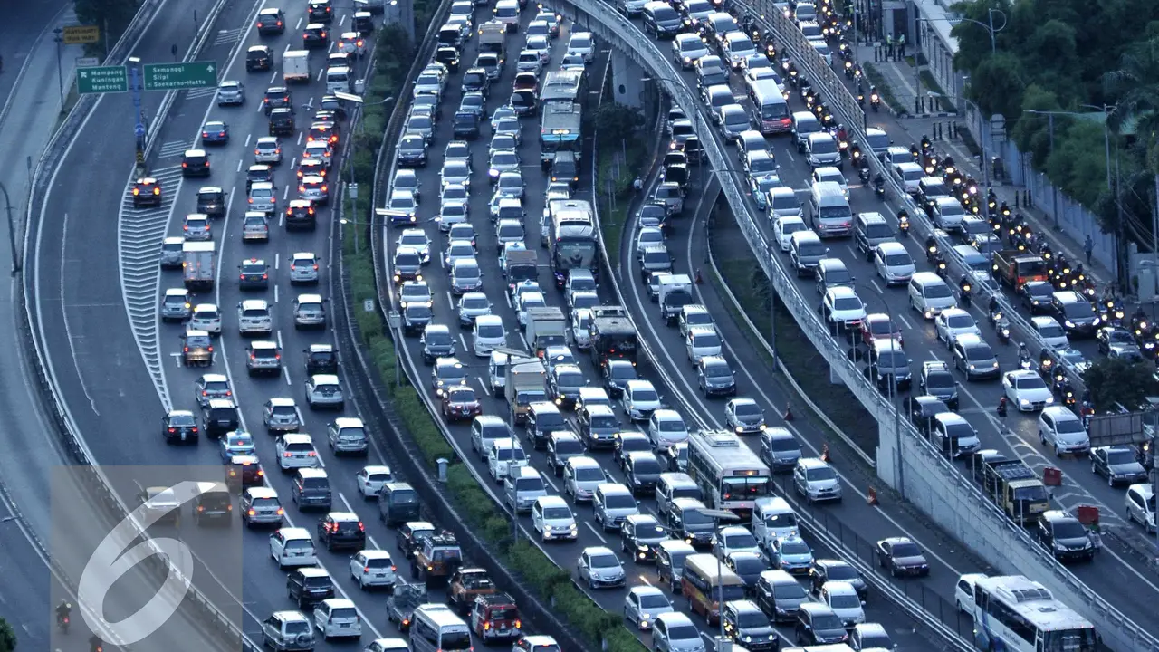 20160504-Terjebak Macet Tol Dalam Kota-Jakarta-Gempur M Surya
