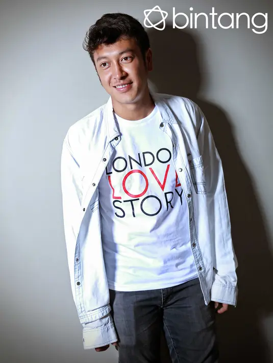 Aktor yang kerap dipasangkan dengan artis cantik Michelle Ziudith di layar kaca ini ingin mencoba berakting dalam film genre action dan thriller. Meski dalam waktu dekat Dimas Anggara belum ada projek film terbaru. (Galih W. Satria/Bintang.com)