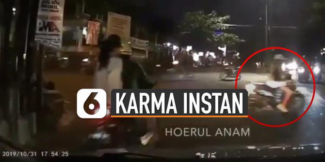 VIDEO: Karma Instan Pesepeda Motor Setelah Salip Mobil Sembarangan