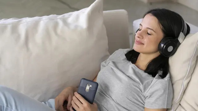 Mendengarkan Musik Menjadi Cara untuk Relaksasi sebelum Tidur