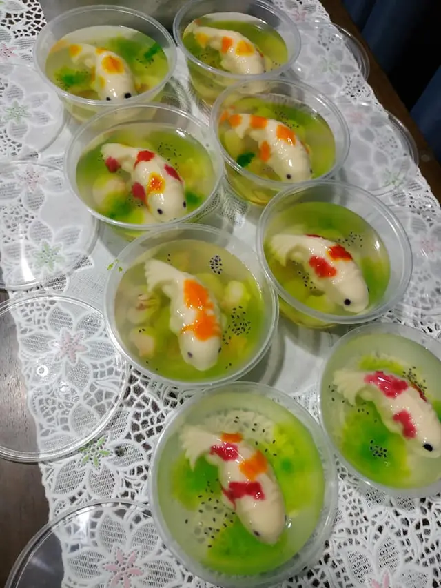 Kreativitas Seorang Ibu Membuat Jelly Ikan Koi Realistis.