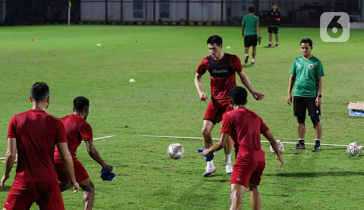 Latihan tersebut sebagai persiapan Timnas Indoensia jelang bertanding melawan Timnas Burundi dalam FIFA Matchday.  (Liputan6.com/Herman Zakharia)