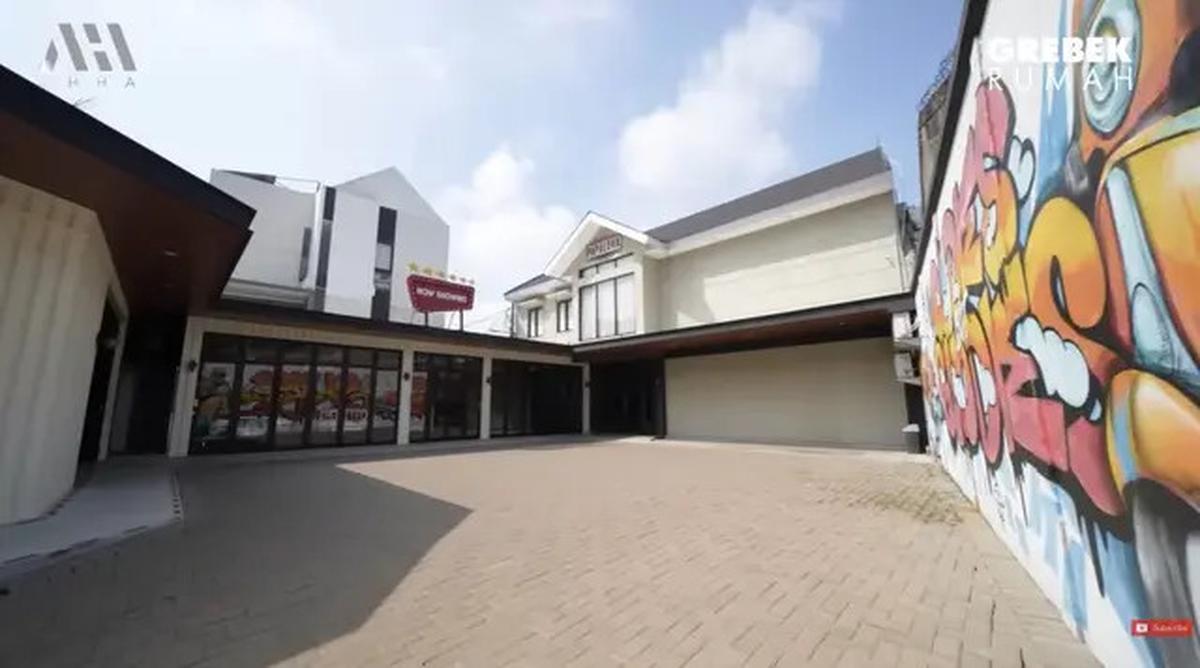 Potret Garasi Rumah Andre Taulany di Bintaro, Penuh Koleksi Kendaraan yang Bikin Kagum