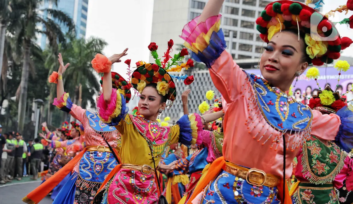 Ribuan penari tradisional dan pesilat tampil pada gelaran yang bertujuan mempromosikan dan melestarikan warisan budaya Betawi. (Liputan6.com/Angga Yuniar)