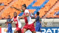 Hamka Hamzah mencetak gol pembuka bagi PSM Makassar sat melawan Persiba Balikpapan pada laga Grup di Stadion Sijalak Harupat, Soreang, Bandung, Jumat (17/2/2017). (Bola.com/Nicklas Hanoatubun)