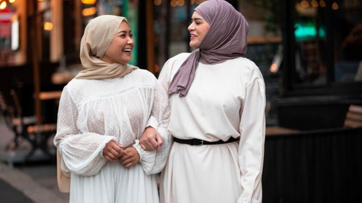6 Pilihan Model Dress Brokat Empire Waist untuk Orang Plus Size, Bikin Pede dengan Tampilan Anggun dan Kece