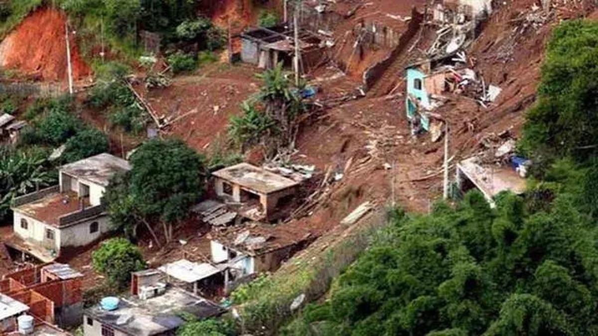 Aksi Heroik Seorang Suami di China Saat Banjir, Pilih Selamatkan Istri Dibanding Diri Sendiri