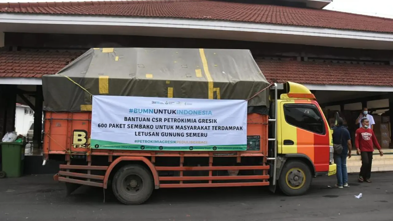 Petrokimia Gresik kirim bantuan sembako ke korban erupsi Gunung Semeru