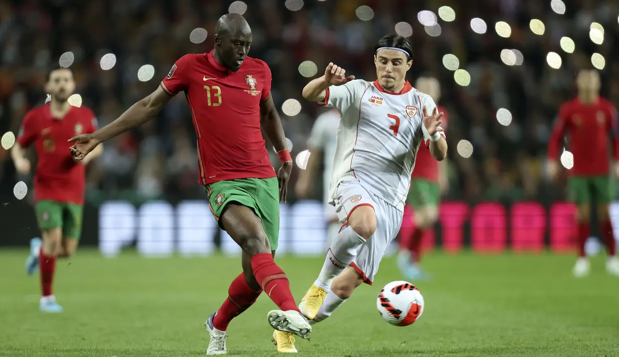 Unggul satu angka di babak pertama, Portugal tak sedikitpun mengendurkan serangan di babak kedua. Skuat Selecao das Quinas terus mengurung pertahanan Makedonia Utara. (AP/Luis Vieira)