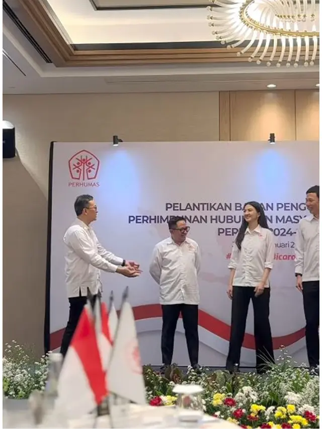 6 Potret Raline Shah Bertugas Jadi Stafsus Kemkomdigi, Beri Sambutan di Perhumas