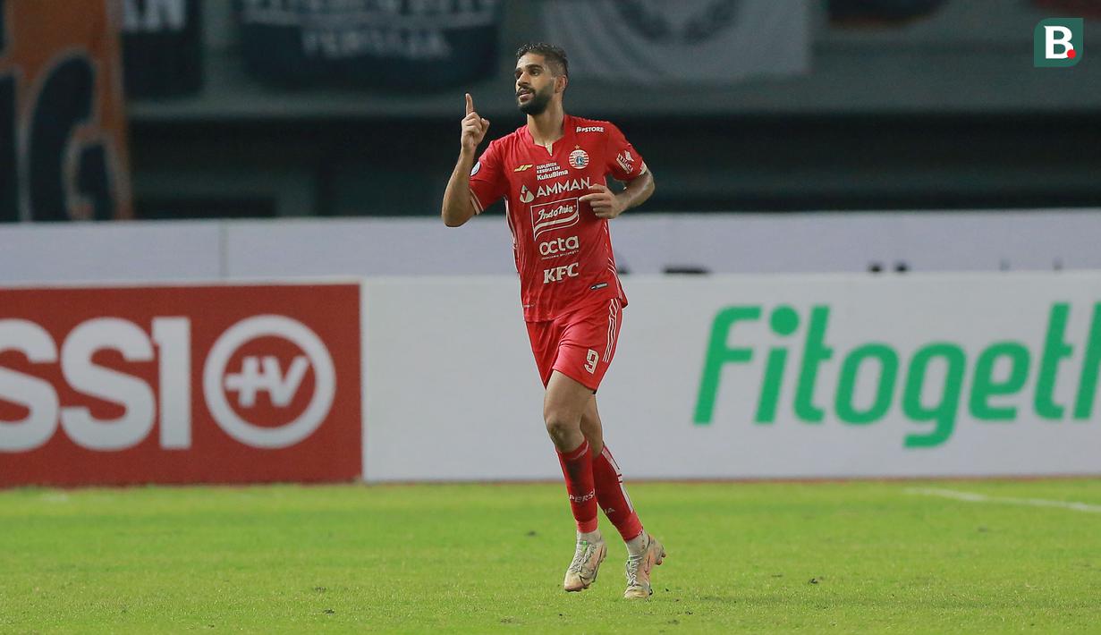 Pemain Persija Jakarta, Abdulla Yusuf Helal merayakan gol yang dicetaknya melalui eksekusi penalti ke gawang Persita Tangerang dalam laga pekan ke-6 BRI Liga 1 2022/2023 antara Persija Jakarta melawan Persita Tangerang di Stadion Patriot Candrabhaga, Bekasi, Rabu (24/8/2022) malam WIB. (Bola.com/M Iqbal Ichsan)
