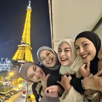 Dian Ayu Lestari dkk menghabiskan liburan bersama di Paris (Instagram/dianayulestari).